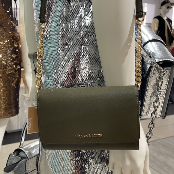 MICHAEL KORS
Jet Set Travel Medium Logo Smartphone Leather Crossbody
OLIVE
NWT - Picture 9 of 16